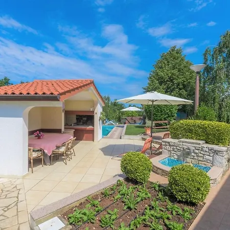 ゲストハウス Anitavilla Porec With Pool Vrvari