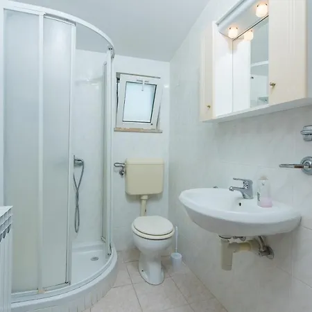 ゲストハウス Anitavilla Porec With Pool