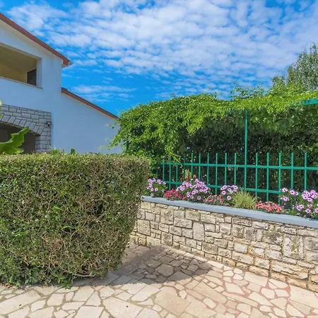 Anitavilla Porec With Pool Гостевой дом Vrvari