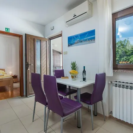 Guest house Anita With Common Pool Vrvari