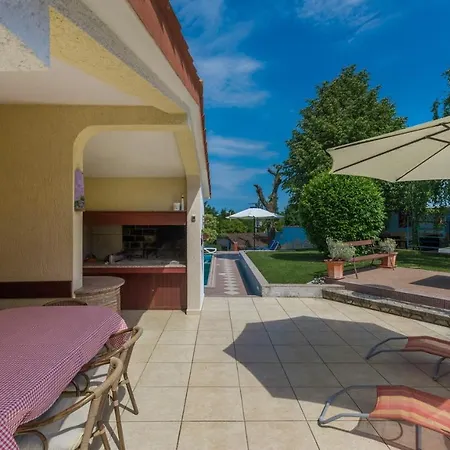 Casa de hóspedes Anitavilla Porec With Pool Vrvari
