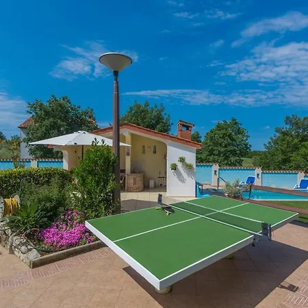 بيت ضيافة Anitavilla Porec With Pool