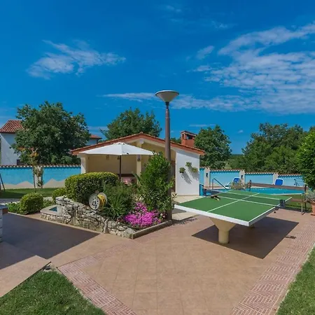 Anitavilla Porec With Pool Konukevi Vrvari