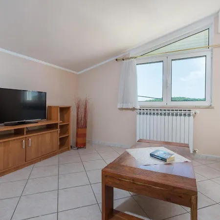 Guest house Anita With Common Pool Vrvari